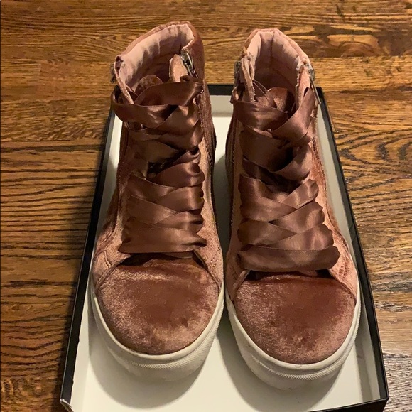 Steve Madden suede sneakers - Picture 2 of 6